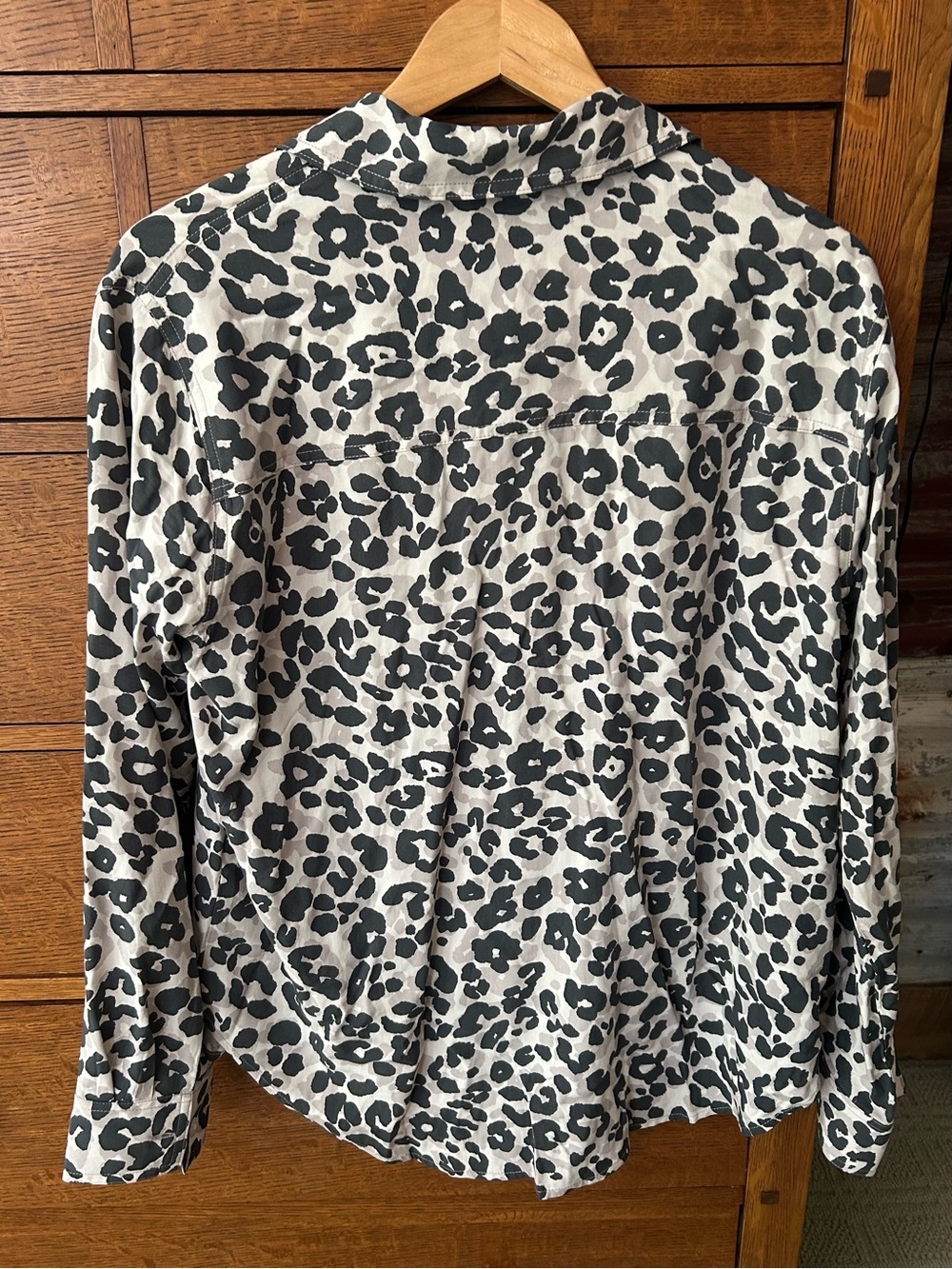 NWT-DKNY Jeans Leopard Print Button-Front Blouse-Size Medium - Picture 6 of 7